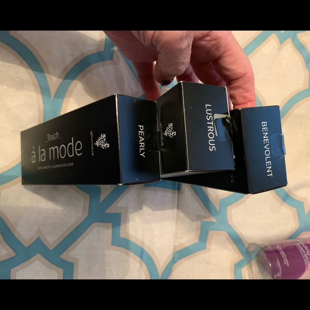 Younique Creme Highlighter/Luminizer